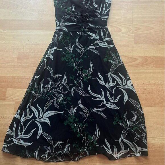 Le Chateau V-Neck Black Summer Dress w/ Tropical Woods Leaves Detailing - Picture 4 of 4